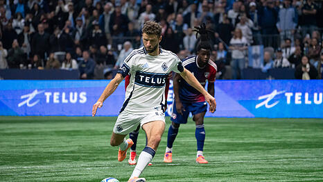 Thomas Müller trifft im Elfmeterschießen.