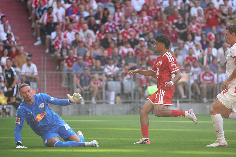 Nathaniel Brown (M) trifft erstmals für den FC Bayern. Nathaniel Brown (M) trifft erstmals für den FC Bayern.
