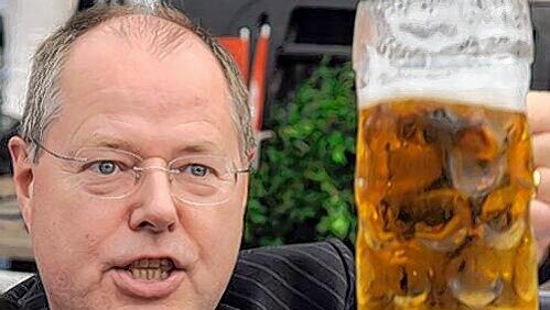Peer Steinbrück hält eine Laudation auf Waldemar Hartmann Peer Steinbrück hält eine Laudation auf Waldemar Hartmann