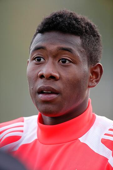 Der FC Bayern besiegt beim Comeback von David Alaba Unterhaching in einem Testspiel mit 2:0. Heynckes lobt den Rückkehrer, mahnt aber zur Geduld. Die Bilder.