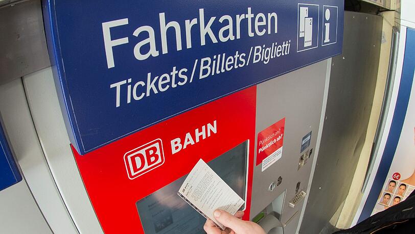 Fahrkartenautomat der Deutschen Bahn. Foto: Armin Weigel Fahrkartenautomat der Deutschen Bahn. Foto: Armin Weigel