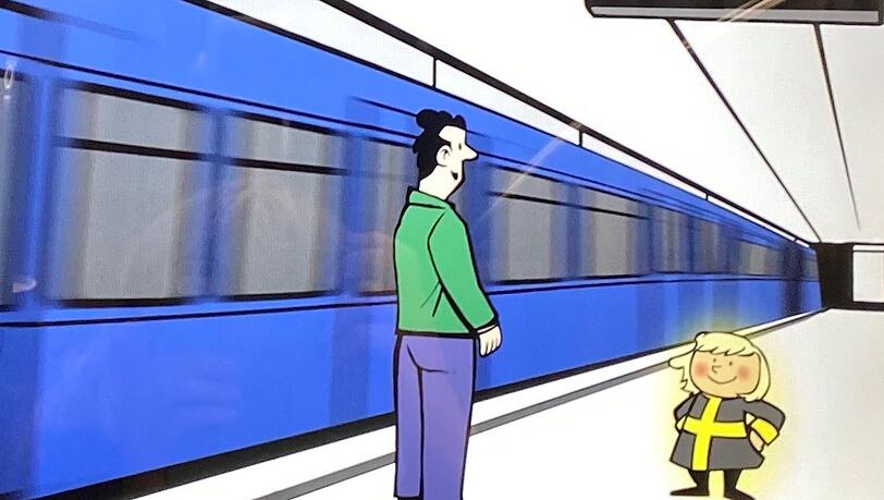 Das Münchner Kindl im Comic-Stil erklärt einem Fahrgast die Regeln - ohne Maske.