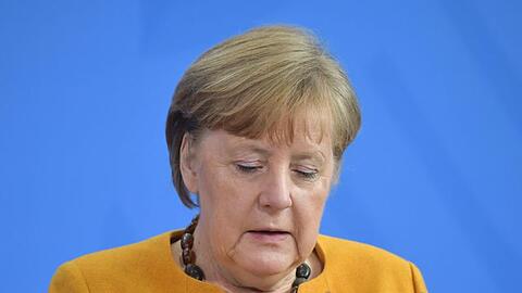 Bundeskanzlerin Angela Merkel (CDU) gibt nach Gesprächen per Videokonferenz mit den deutschen Ministerpräsidenten am eine Erklärung ab.