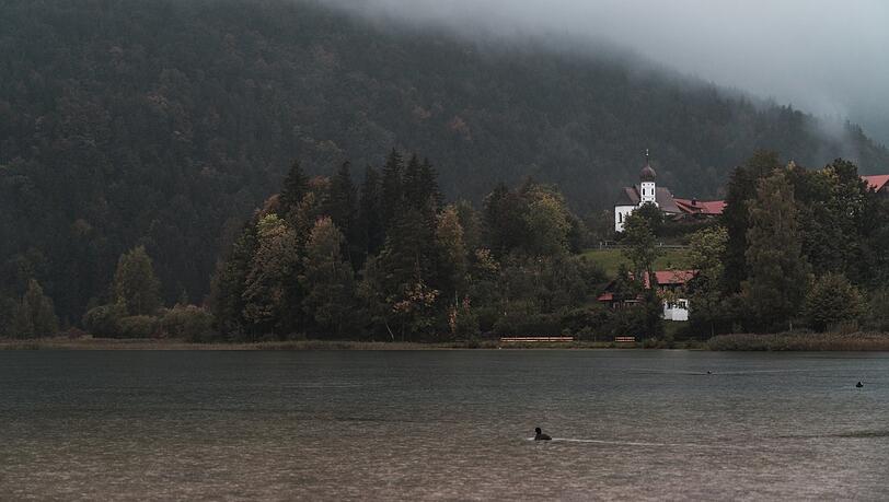 Der Alatsee im Allgäu wird auch der Blutsee genannt. Warum, erfahren Leser in Kapitel 28. Der Alatsee im Allgäu wird auch der Blutsee genannt. Warum, erfahren Leser in Kapitel 28.