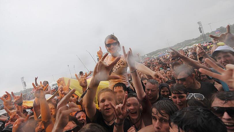 Feuchtgebiete: Die Fans des ausverkauften Mega-Festivals scherten sich wenig um die Witterung – für manche ist das Urlaub Feuchtgebiete: Die Fans des ausverkauften Mega-Festivals scherten sich wenig um die Witterung – für manche ist das Urlaub