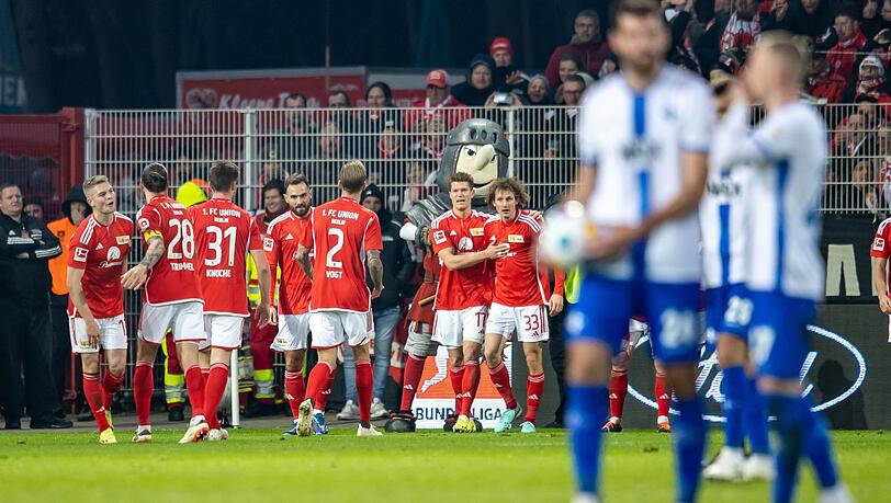 Die Union-Spieler feiern den Sieg gegen Darmstadt 98.