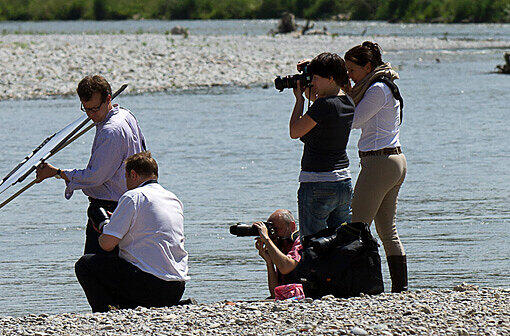 Nackt-Shooting an der Isar: Polizei bremst Star-Fotografen. Die Bilder.