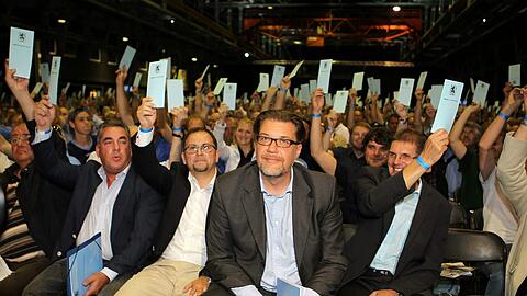 Mayrhofer erhält das Vertrauen: Von 923 anwesenden Mitgliedern waren nur 39 gegen seine Nominierung.