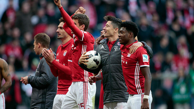 Viel Zeit zum Feiern bleibt nicht: Am Mittwoch geht's im DFB-Pokal gegen Schalke.