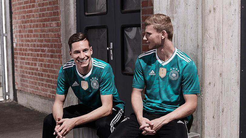 So sieht es aus: Das neue Auswärtstrikot der deutschen Fußball-Nationalmannschaft.