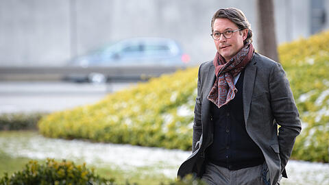 Gibt es im Verkehrsbereich unter der Leitung von Andreas Scheuer Geldverteilung nach Himmelsrichtungen? Das halten die Grünen der CSU vor.