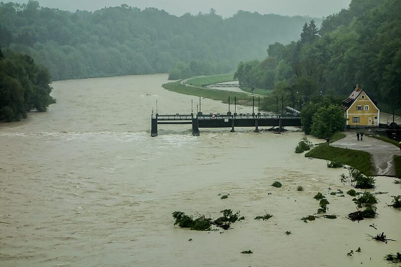 Das Hochwasser hat alles überschwemmt.