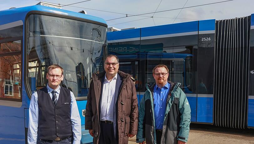 Ausbilder Stefan Erhard (v.l.) mit MVG-Chef Ingo Wortmann und Recruitingleiter Daniel Brüggemann. Mit dem Pilotprojekt sind sie sehr zufrieden. Ausbilder Stefan Erhard (v.l.) mit MVG-Chef Ingo Wortmann und Recruitingleiter Daniel Brüggemann. Mit dem Pilotprojekt sind sie sehr zufrieden.