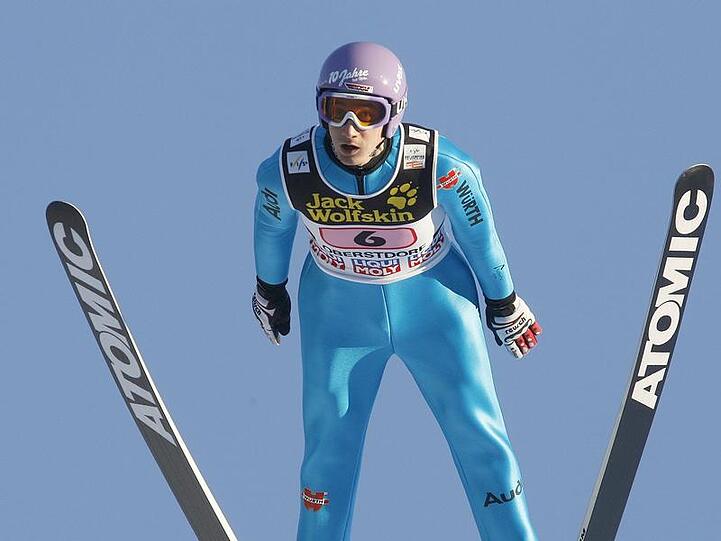 Am Ende flog er auf Platz fünf: Comeback-Adler Martin Schmitt, der die Massen wieder elektrisiert.