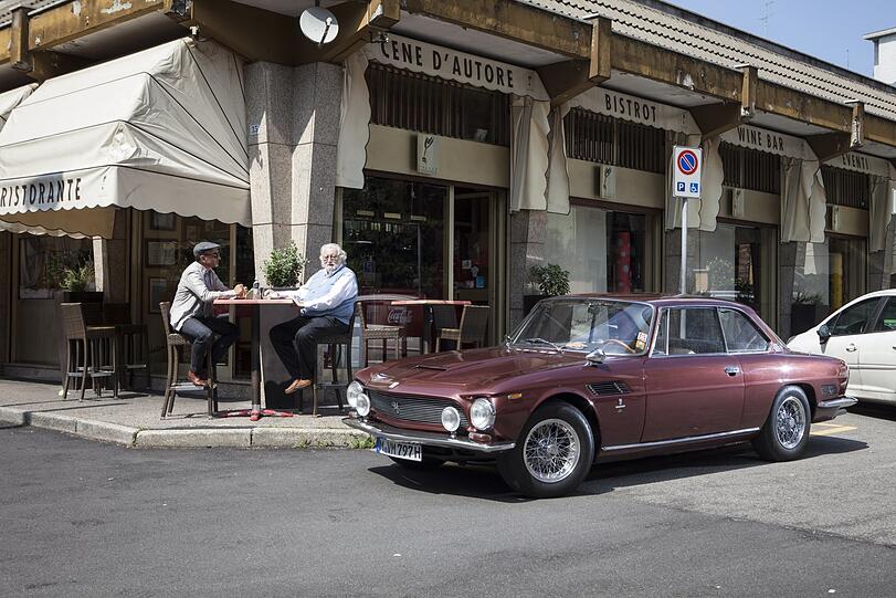 Autor Daniel Speck mit dem ehemaligen Autobauer Piero Rivolta im Jahr 2018.
