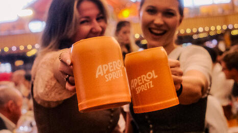 1000 dieser speziellen Aperol-Spritz-Kr&uuml;ge waren in der Fischer-Vroni im Umlauf, mittlerweile ist jeder einzelne davon verschwunden.