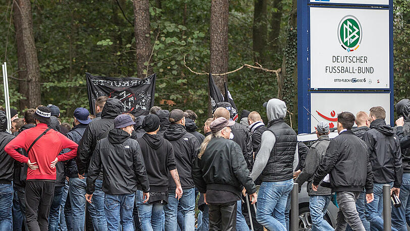 Protestmarsch der Eintracht-Fans in Richtung Zentrale des DFB in Frankfurt am Main. Protestmarsch der Eintracht-Fans in Richtung Zentrale des DFB in Frankfurt am Main.