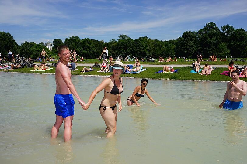 Eine der beliebtesten Anlaufstellen bei schönem Wetter: der Eisbach im englischen Garten.