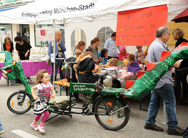 Das Straßenfest in der Augustenstraße: Die schönsten Bilder.