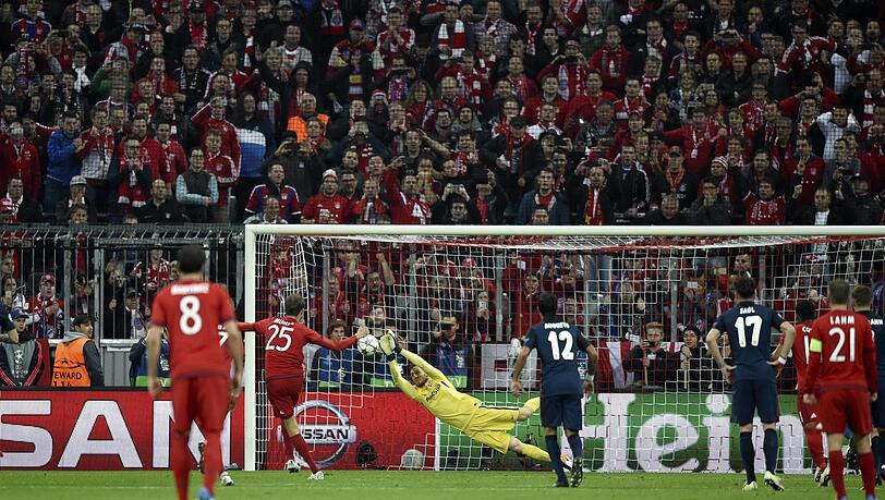 2016 versagten Thomas Müller gegen Atlético Madrid am Punkt die Nerven. 2016 versagten Thomas Müller gegen Atlético Madrid am Punkt die Nerven.