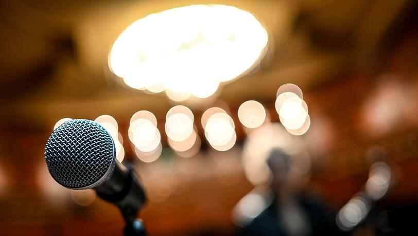 Ein Science Slam soll unterhaltsam Wissenschaft vermitteln. (Symbolbild) Ein Science Slam soll unterhaltsam Wissenschaft vermitteln. (Symbolbild)