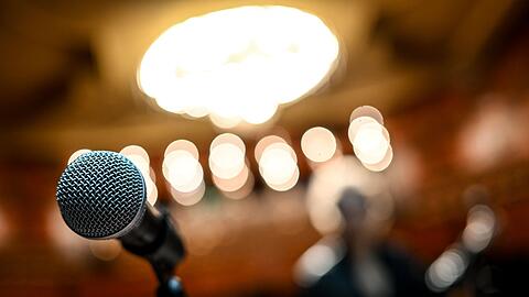 Ein Science Slam soll unterhaltsam Wissenschaft vermitteln. (Symbolbild)