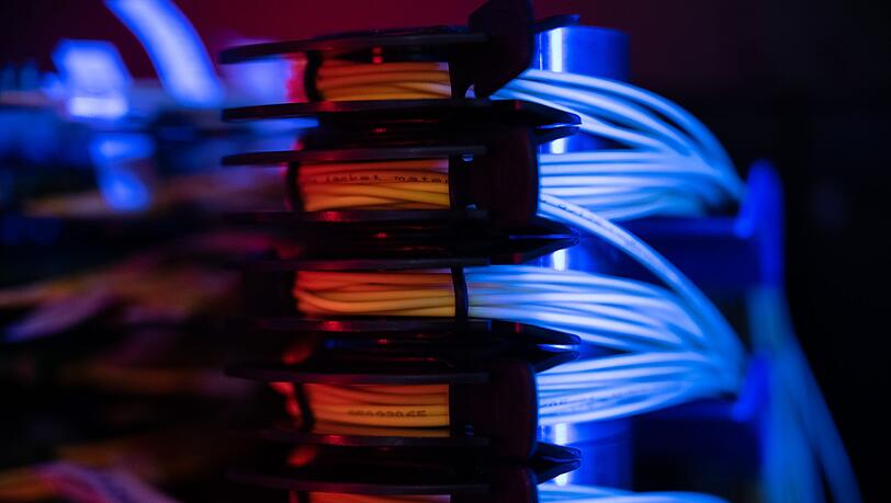 Aus Sicht von Bitkom-Präsident Ralf Wintergerst muss sich Deutschland aus einseitigen Abhängigkeiten lösen, auch bei digitaler Infrastruktur. (Symbolbild). Aus Sicht von Bitkom-Präsident Ralf Wintergerst muss sich Deutschland aus einseitigen Abhängigkeiten lösen, auch bei digitaler Infrastruktur. (Symbolbild).