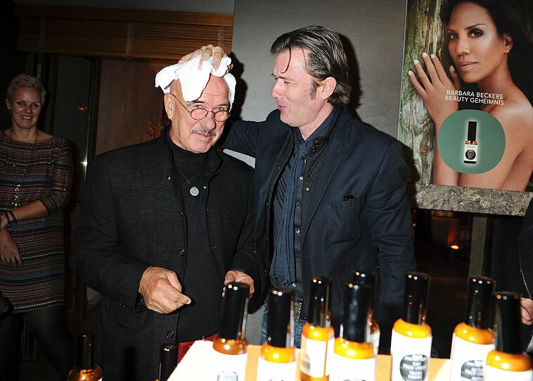 Otto Retzer und John Munich beim mediterranen Abend der Schweizer Naturkosmetikmarke OLIVEDA im Bayerischen Hof.