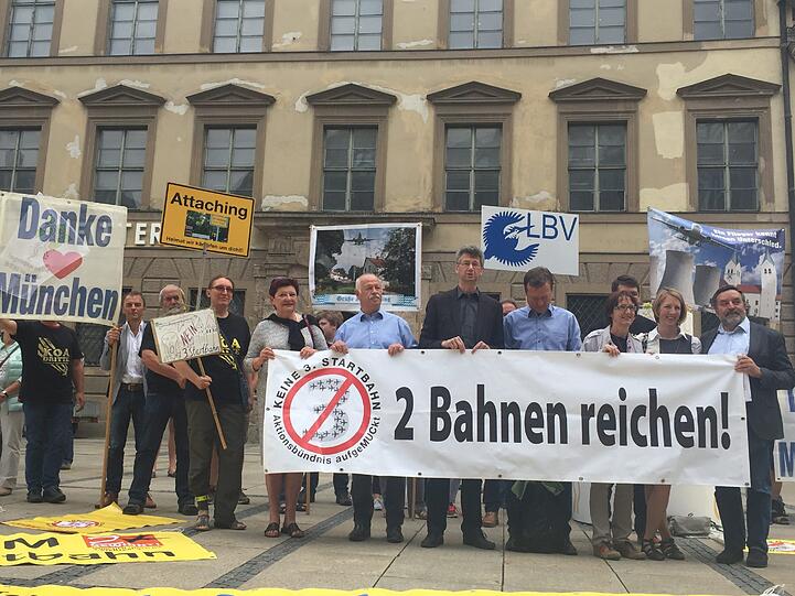 Protestdemo gegen die dritte Startbahn am Freitag in der Neuhauser Straße.