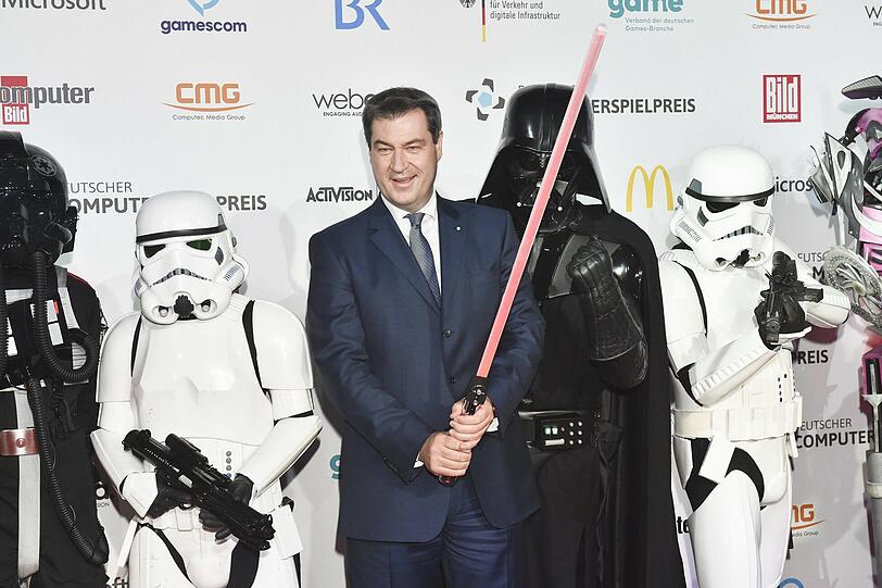 Ministerpräsident Dr. Markus Söder mit Darth Vader