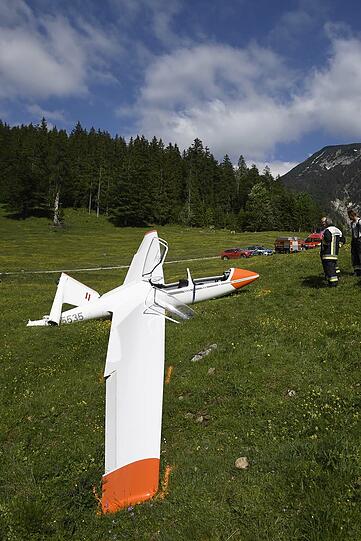 Im Gebirgstal Valepp legte ein Segelflugzeug eine Bruchlandung hin.