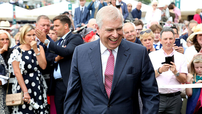 Prinz Andrew muss sich weiter mit harten Anschuldigungen auseinandersetzen Prinz Andrew muss sich weiter mit harten Anschuldigungen auseinandersetzen