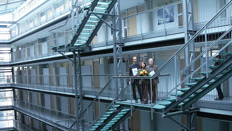 Ein Ziel beim Stadtrundgang: Das Technische Rathaus, in dem auch für die Serie "Unter Verdacht" (Foto) gedreht wird. Ein Ziel beim Stadtrundgang: Das Technische Rathaus, in dem auch für die Serie "Unter Verdacht" (Foto) gedreht wird.