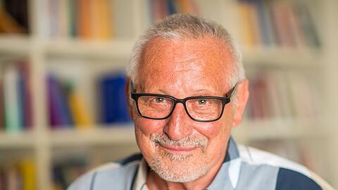 Der Sänger Konstantin Wecker, aufgenommen während eines Fototermins für die Deutsche Presse-Agentur in seiner Wohnung.