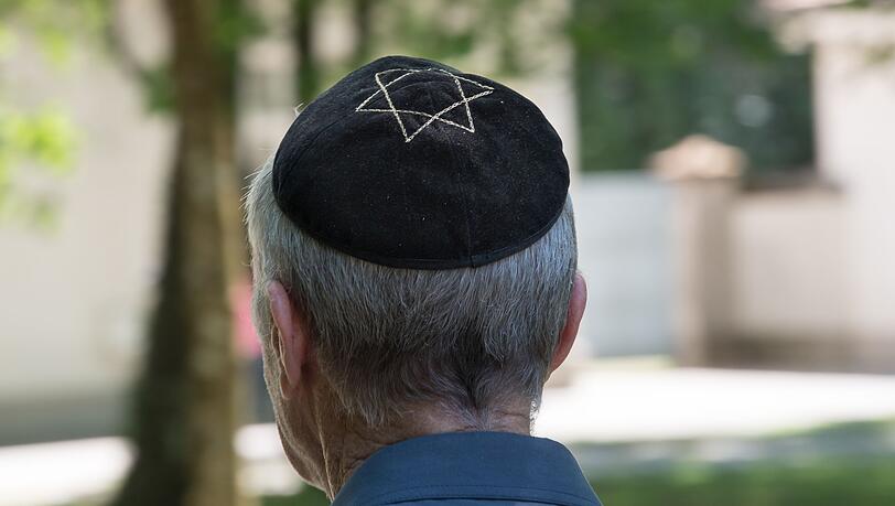 Trotz eines R&uuml;ckgangs im vergangenen Jahr ist die Zahl der antisemitischen Straftaten in Bayern seit 2022 deutlich gestiegen. (Symbolbild)