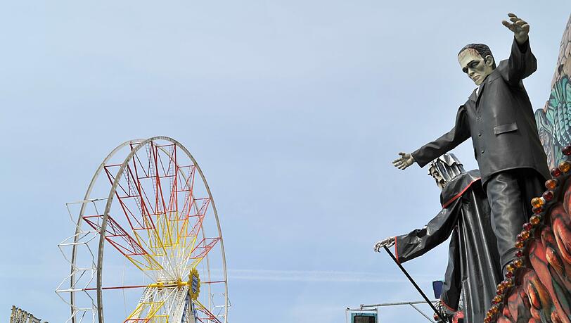 Auf dem Münchner Frühlingsfest wurde am Mittwoch ein Kleinkind von einer Riesenrad-Gondel erfasst. Auf dem Münchner Frühlingsfest wurde am Mittwoch ein Kleinkind von einer Riesenrad-Gondel erfasst.