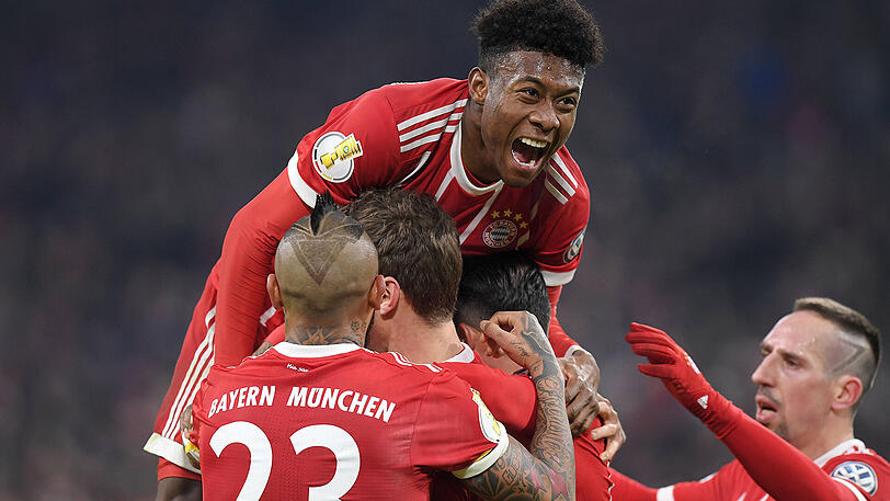 Obenauf: Der Bayern-Express überrollt die Dortmunder Borussia in der Anfangsphase. Am Ende bringt der Rekordmeister die knappe Führung über die Zeit