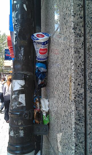 Müll in der Goethestraße: Ein paar Abfallbehälter würden hier vielleicht nicht schaden.