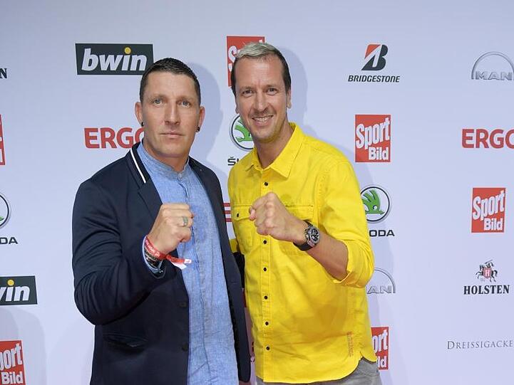 Ex-Handballer auf dem roten Teppich: Stefan Kretzschmar (l) und Pascal Hens beim "Sport Bild"-Award.
