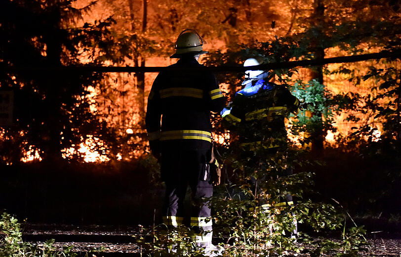 Die Bilder vom Feuerwehreinsatz in der Siemensallee.
