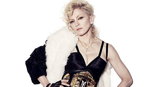 Aufreizend wie eh und je: Auf dem Cover ihres Albums „Hard Candy“, das jetzt erscheint, präsentiert sich Madonna als knapp bekleidete Boxerin. Aufreizend wie eh und je: Auf dem Cover ihres Albums „Hard Candy“, das jetzt erscheint, präsentiert sich Madonna als knapp bekleidete Boxerin.