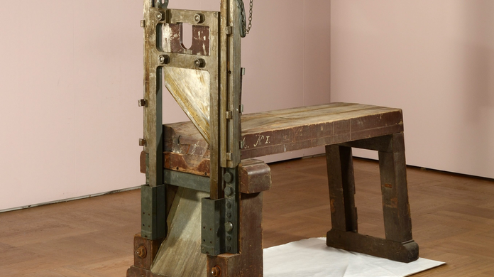 Die Guillotine steht im Depot.