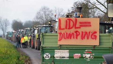 Der Polizei zufolge waren rund 140 Traktoren an der Demo beteiligt. Die Veranstalter nannten h&ouml;here Zahlen.