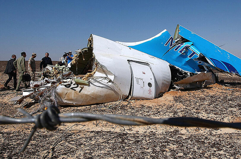 Die zerstörte russische Maschine, in der 224 Menschen starben. Mittlerweile gibt es immer mehr Spekulationen, die sich um eine Bombe an Bord des Flugzeugs drehen.