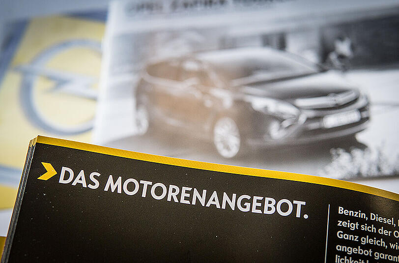 "Das Motorenangebot" wird in einem Werbeprospekt für den Opel Zafira vorgestellt. Foto: Frank Rumpenhorst