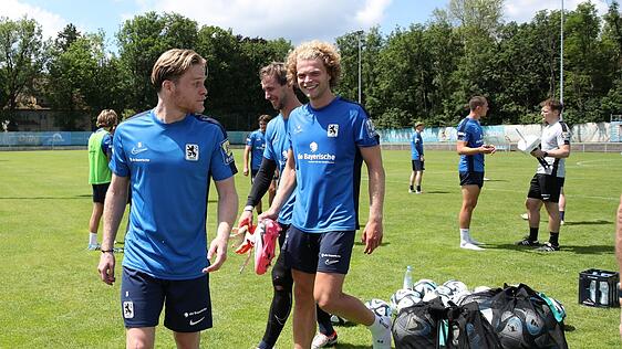 Thore Jacobsen (l.) ist neuer Stellvertreter von 1860-Kapitän Jesper Verlaat (r.) und löst somit Marco Hiller (leicht verdeckt) ab.