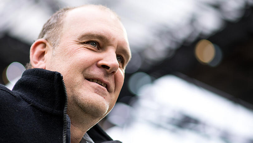 Jörg Schmadtke hatte bis zum vergangenen Herbst als Geschäftsführer Sport in Köln gearbeitet. Nur wenige Monate nach der Qualifikation für die Europa League lösten der Verein und der Funktionär der Vertrag auf, nachdem es zum Saisonstart neun Spiele lang keinen Sieg gegeben hatte. Jörg Schmadtke hatte bis zum vergangenen Herbst als Geschäftsführer Sport in Köln gearbeitet. Nur wenige Monate nach der Qualifikation für die Europa League lösten der Verein und der Funktionär der Vertrag auf, nachdem es zum Saisonstart neun Spiele lang keinen Sieg gegeben hatte.