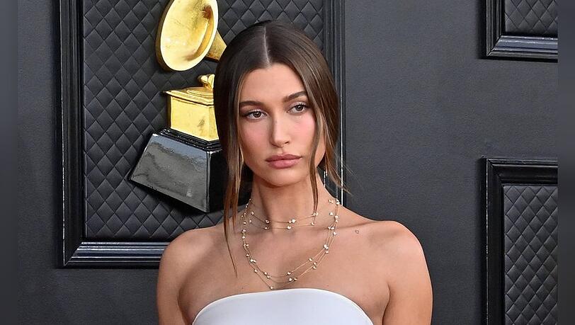 Auf den "Mini-Schlaganfall" folgte die Herzoperation bei Hailey Bieber.