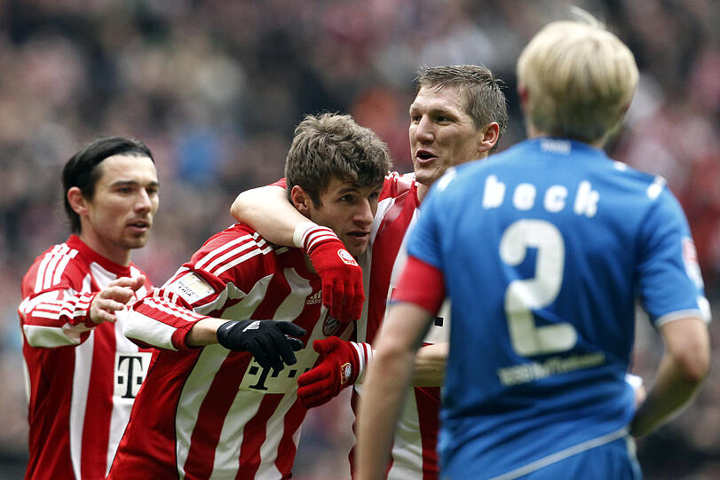 BASTIAN SCHWEINSTEIGER:
Wie am Mittwoch unter Löw war er &ndash; endlich &ndash; wieder auf seiner Leib- und Magenposition als Spielmacher vor der Abwehr Vergab in Minute 39 frei vor Starke das 3:0.