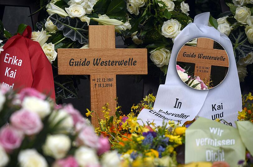 Auf dem Grabkreuz von Guido Westerwelle war das Geburtsjahr mit 1967 angegeben statt mit 1961.